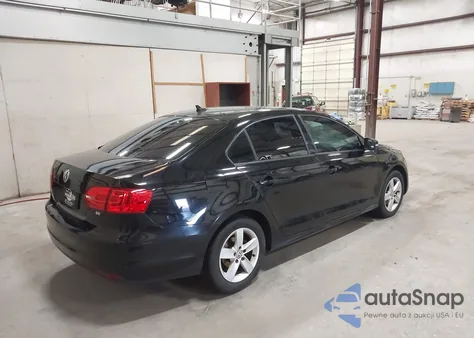 2014 Volkswagen Jetta 1.8T Se z USA, uszkodzony, nr VIN 3VWD17AJ7EM409189